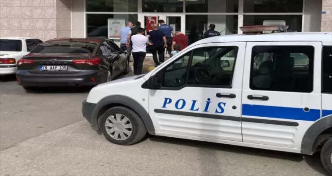 Karabük’te banka şubesinin kapı ve camlarına saçma isabet etti