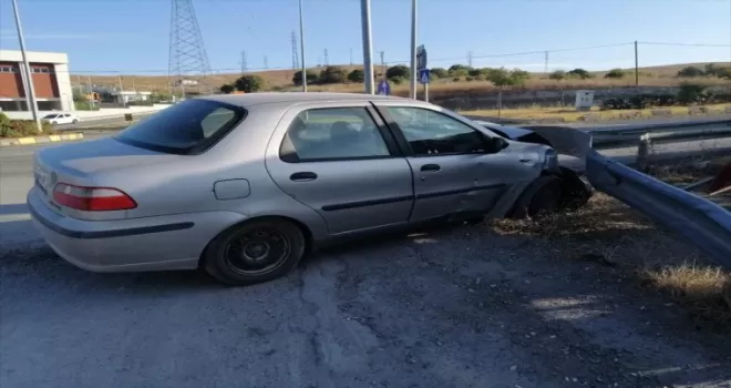Karabük’te bariyere çarpan otomobilin sürücüsü yaralandı