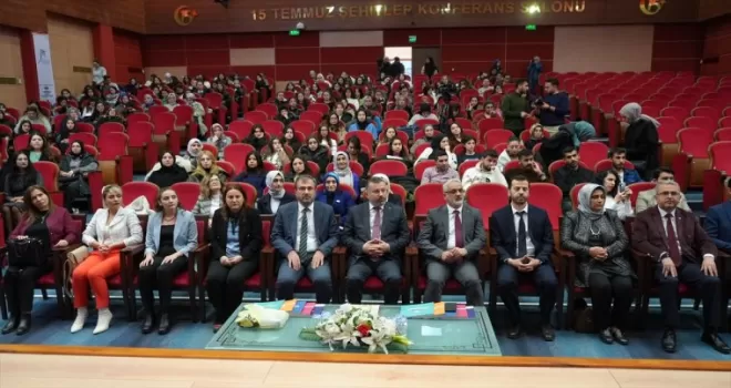 Karabük’te “Bebek Kütüphanesi“ paneli düzenlendi