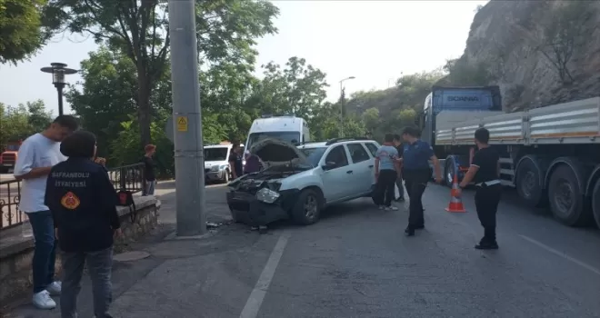 Karabük’te beton direğe çarpan cipin sürücüsü yaralandı