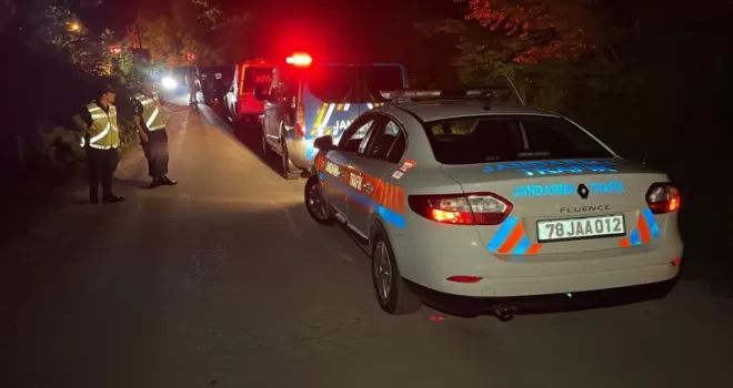 Karabük’te devrilen otomobilin sürücüsü yaralandı