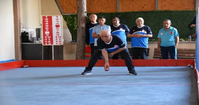 Karabük'te huzurevi sakinleri bocce müsabakalarında karşı karşıya geldi