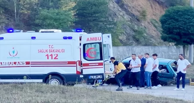 Karabük’te iki otomobilin çarpıştığı kazada 1’i ağır 4 kişi yaralandı