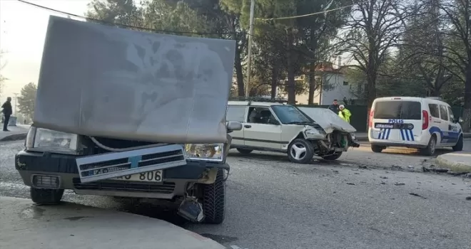 Karabük'te iki otomobilin çarpıştığı kazada 1 kişi yaralandı