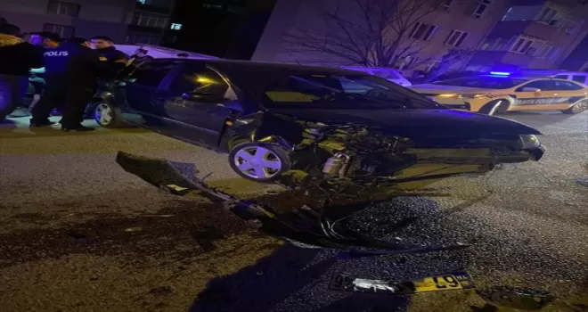 Karabük'te iki otomobilin çarpıştığı kazada 2 kişi yaralandı
