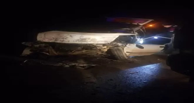 Karabük'te kamyonla çarpışan otomobilin sürücüsü yaralandı