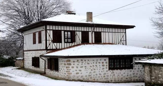 Karabük’te kar ve şiddetli rüzgar etkili oldu