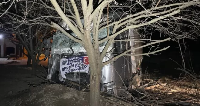 Karabük’te kaza yapan yardım malzemeleri yüklü tırın sürücüsü yaralandı