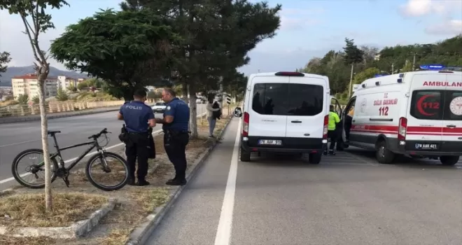 Karabük'te minibüsle çarpışan bisikletin sürücüsü yaralandı