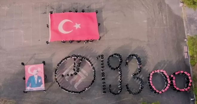 Karabük’te öğrencilerden “10 Kasım“ koreografisi