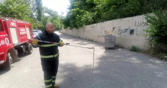Karabük’te okulun bahçesine giren yılan itfaiye ekiplerince yakalandı