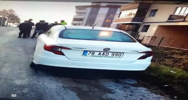 Karabük'te otomobilin çarptığı kadın ve iki çocuk yaralandı