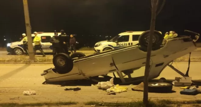 Karabük'te otomobilin devrilmesi güvenlik kamerasında