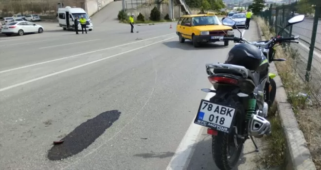 Karabük’te otomobille çarpışan motosikletin sürücüsü yaralandı