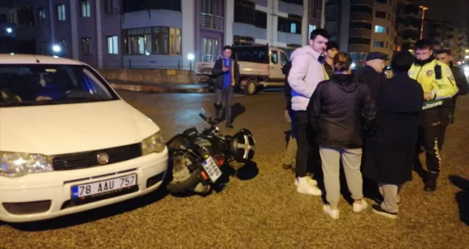 Karabük’te otomobille çarpışan motosikletin sürücüsü yaralandı