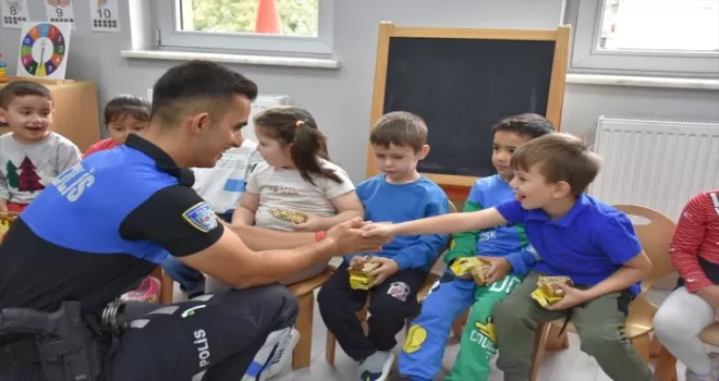 Karabük’te polisler öğrencilerle buluştu