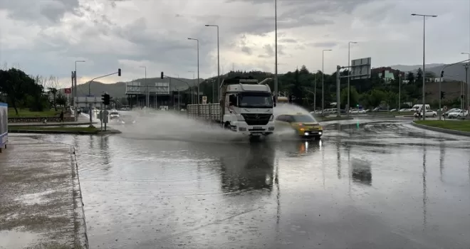 Karabük’te sağanak ve rüzgar etkili oldu