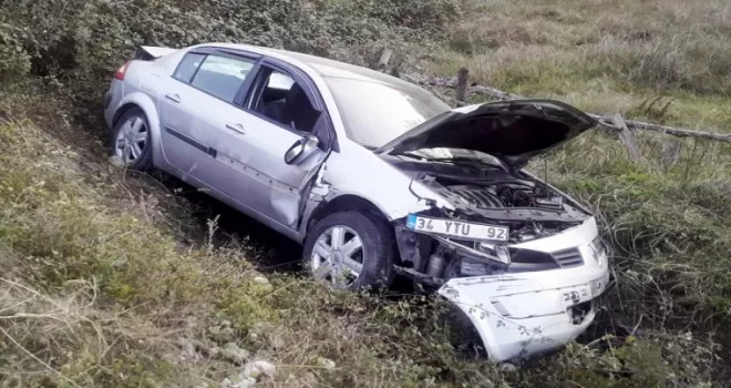 Karabük'te şarampole devrilen otomobildeki 2 kişi yaralandı