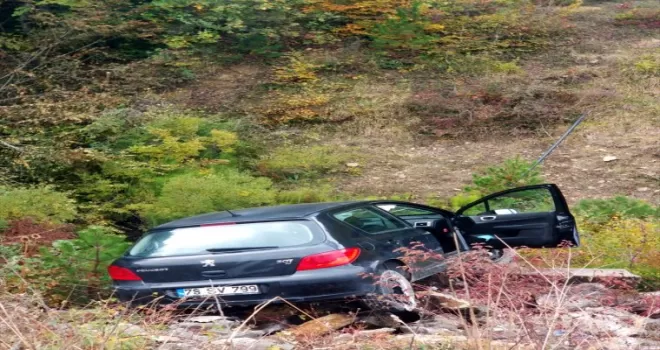 Karabük’te şarampole devrilen otomobilin sürücüsü yaralandı