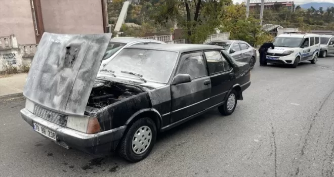 Karabük'te seyir halindeki otomobil yandı