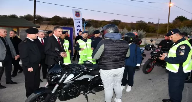 Karabük’te sürücülere reflektif yelek dağıtıldı