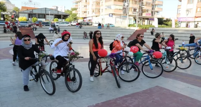 Karabük'te "Süslü Kadınlar Bisiklet Turu" düzenlendi