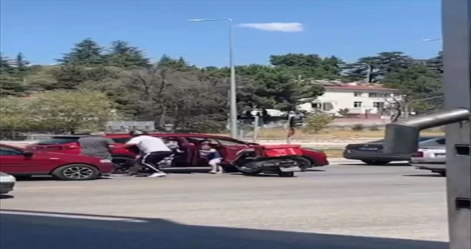 Karabük’te trafikte “yol verme“ tartışması cep telefonuyla kaydedildi