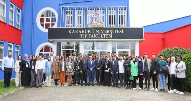 Karabük’te “Tüm Yönleriyle HIV Enfeksiyonu ve AIDS Sempozyumu“ düzenlendi
