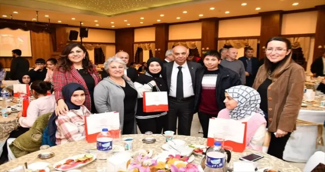 Karabük Vali Vekili Gürel, depremzede öğrencilerle iftarda bir araya geldi