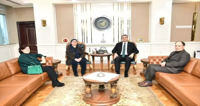Karabük Valisi Yavuz, şehit öğretmen Şenay Aybüke Yalçın’ın ailesini ağırladı
