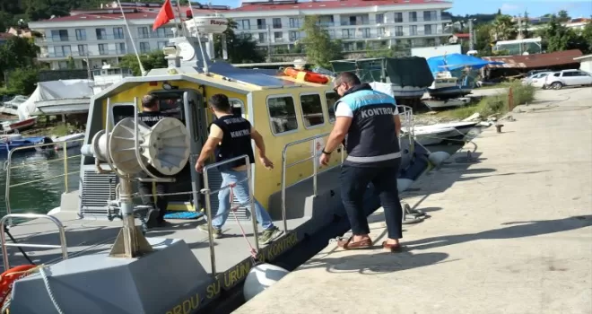 Karadeniz'de avlanan gırgır teknelerinde "balık boyu" denetimi yapıldı