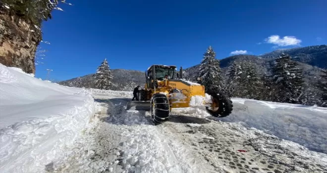 Karadeniz’de kar nedeniyle 3 ilde 167 yerleşim yerine ulaşım sağlanamıyor