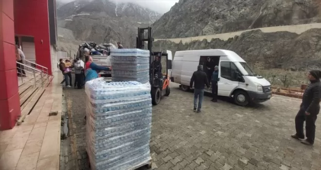 Karadeniz’den deprem bölgesine yardımlar sürüyor
