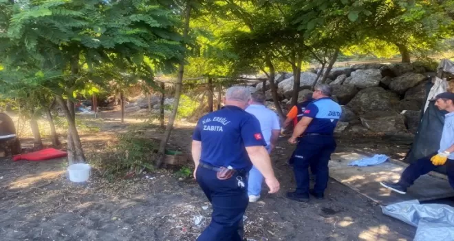 Karadeniz Ereğli’de plajdaki kaçak yapılar kaldırıldı