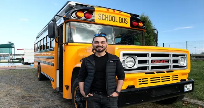 Karavana çevirdiği "school bus" ile 15 bin kilometre yol kat edecek