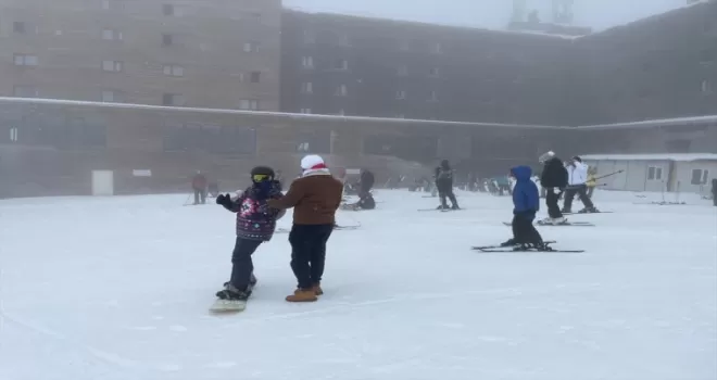 Kartalkaya’da kar etkili oluyor