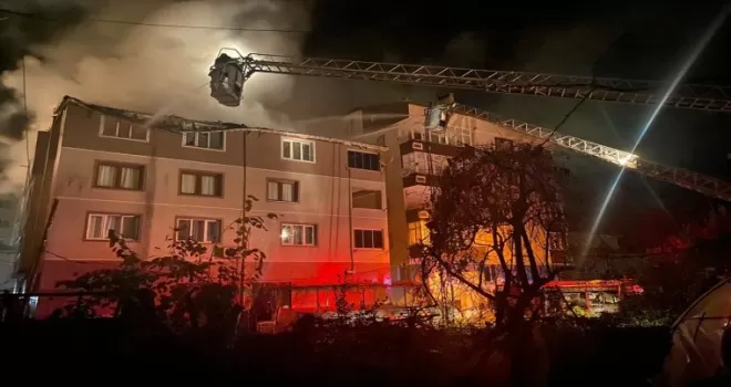 Kastamonu'da apartmanın çatı katında çıkan yangın kontrol altına alındı