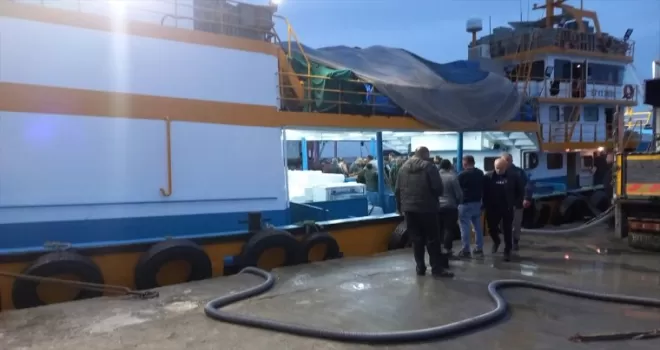 Kastamonu’da balıkçı teknesinde fenalaşan 2 kişi hastaneye kaldırıldı