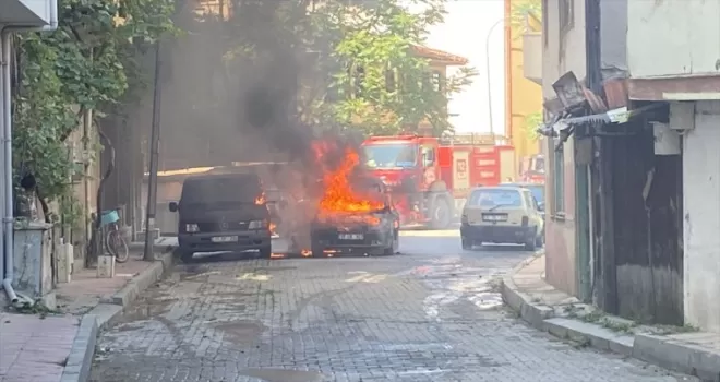 Kastamonu’da çıkan yangında 2 otomobil ile 2 minibüs zarar gördü