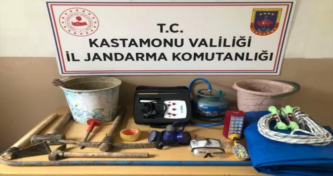 Kastamonu'da define için izinsiz kazı yapan 5 kişi suçüstü yakalandı