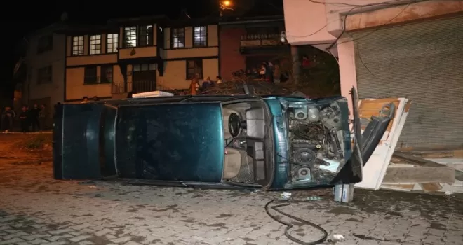 Kastamonu’da devrilen otomobildeki 2 kişi yaralandı