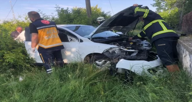 Kastamonu’da duvara çarpan otomobilin sürücüsü yaralandı