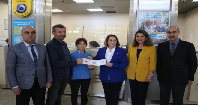 Kastamonu’da PTT’nin kuruluş yılına özel 183. müşteriye hediye verildi