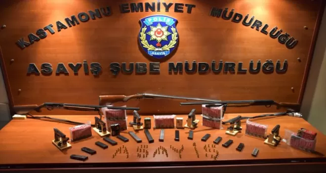 Kastamonu’da ruhsatsız 6 tabanca ve 3 av tüfeğiyle yakalanan zanlı tutuklandı