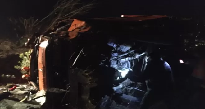 Kastamonu'da şarampole devrilen kamyonun sürücüsü yaralandı