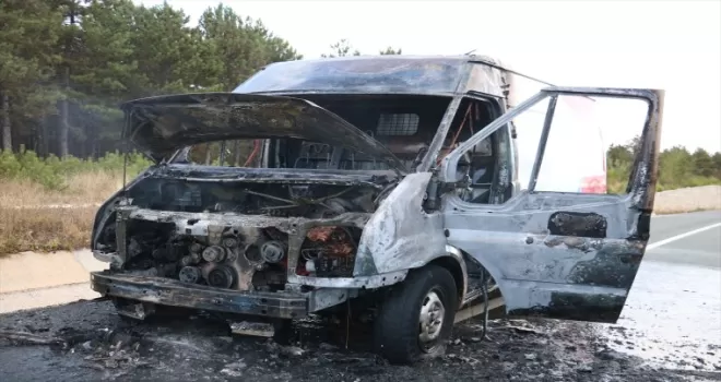 Kastamonu’da seyir halindeki kargo aracı yandı