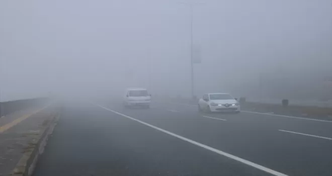 Kastamonu'da sis, görüş mesafesini düşürüyor