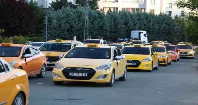 Kastamonu’da taksiciler öldürülen meslektaşları için konvoy düzenledi