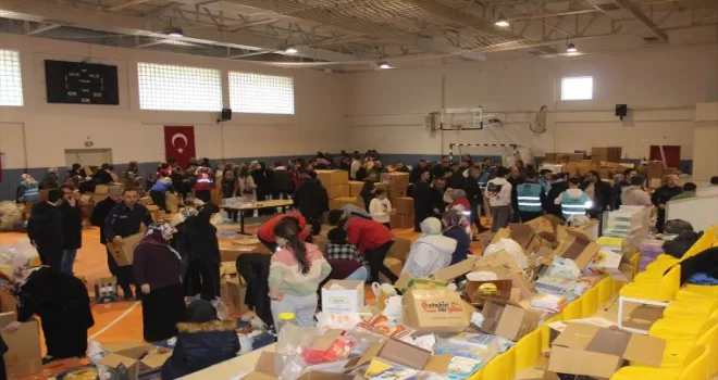 Kastamonu'da toplanan yardım malzemeleri deprem bölgesine gönderildi