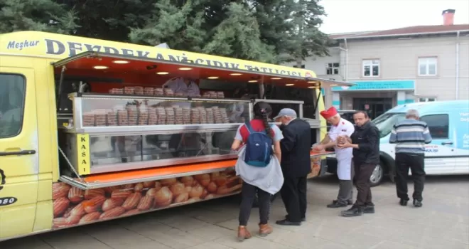 Kastamonu’da Türk Mutfağı Haftası etkinliğinde “cırık tatlısı“ ikram edildi